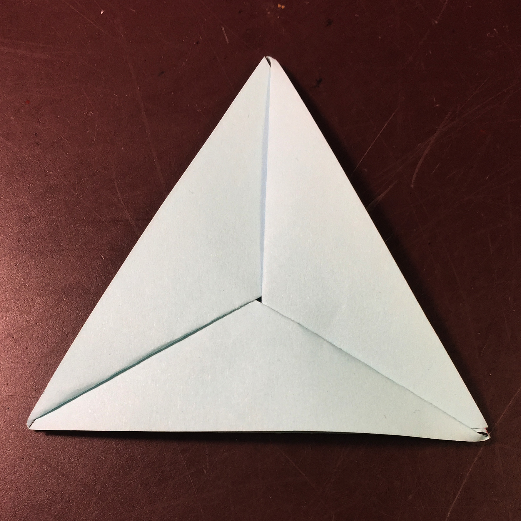 Ein Bild, das Papier, Papierkunst, Papierprodukt, Origami enthält.

Automatisch generierte Beschreibung