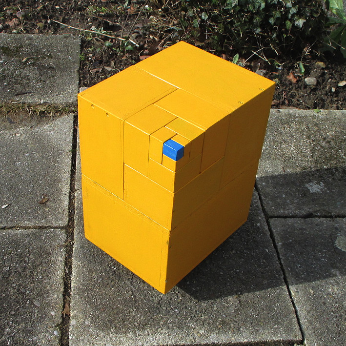 Ein Bild, das Gelände, draußen, Box, gelb enthält.

Automatisch generierte Beschreibung